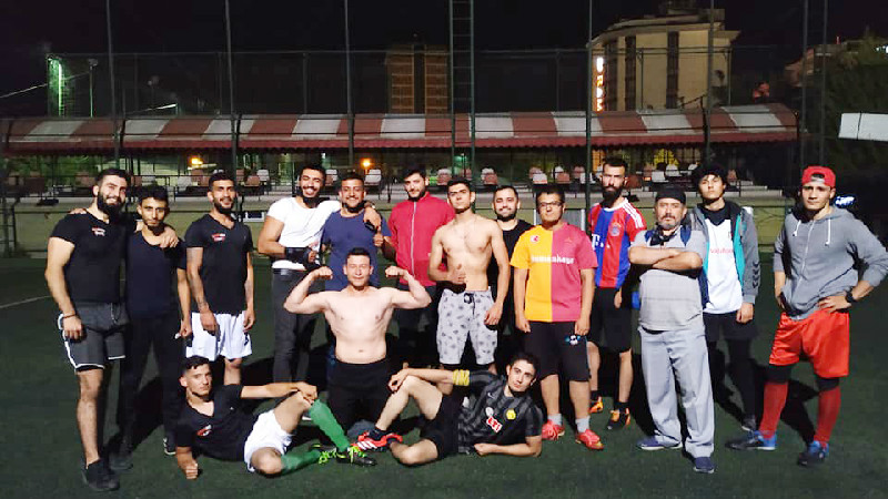 KICK-BOKSÇULAR FUTBOLLA STRES ATTI