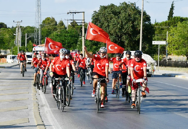 Şehitlere saygı için pedal çevirdiler