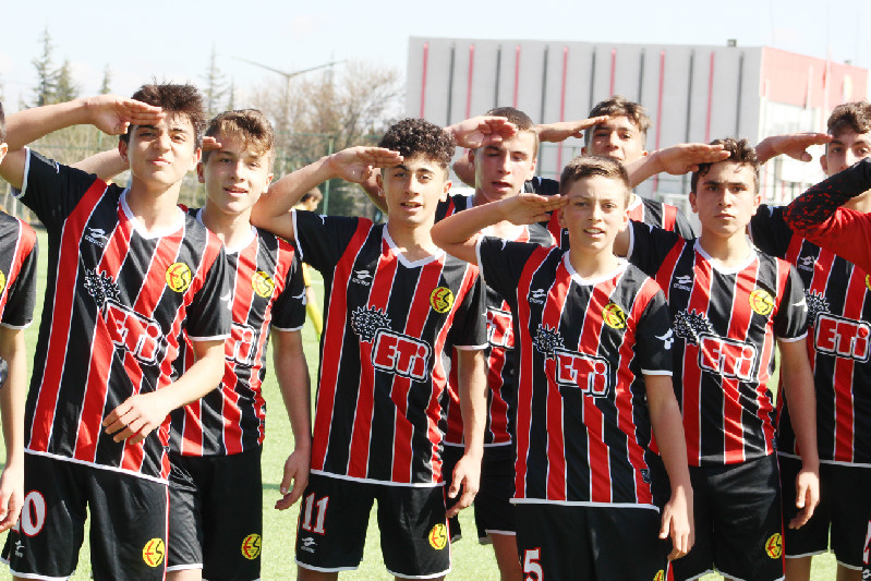 FİLİZ LİSANS DAHİ ÇIKMIYOR