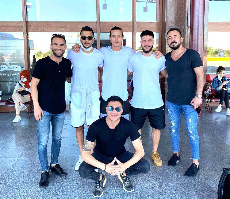 EKREM VEDA ETTİ GITTİ