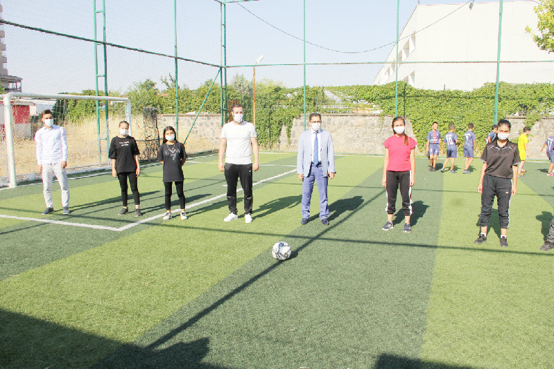 KIZ ÇOCUKLARININ AZMİ BAŞARI GETİRDİ