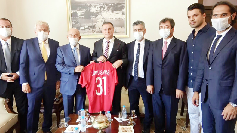 TFF Başkanı Özdemir  Başkan Savaş’ı kutladı