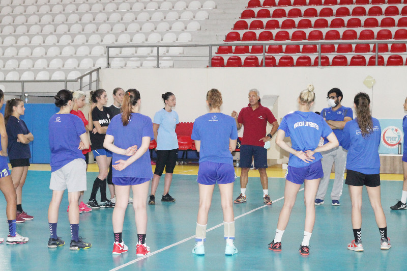 MELEKLER NEFES AÇIYOR