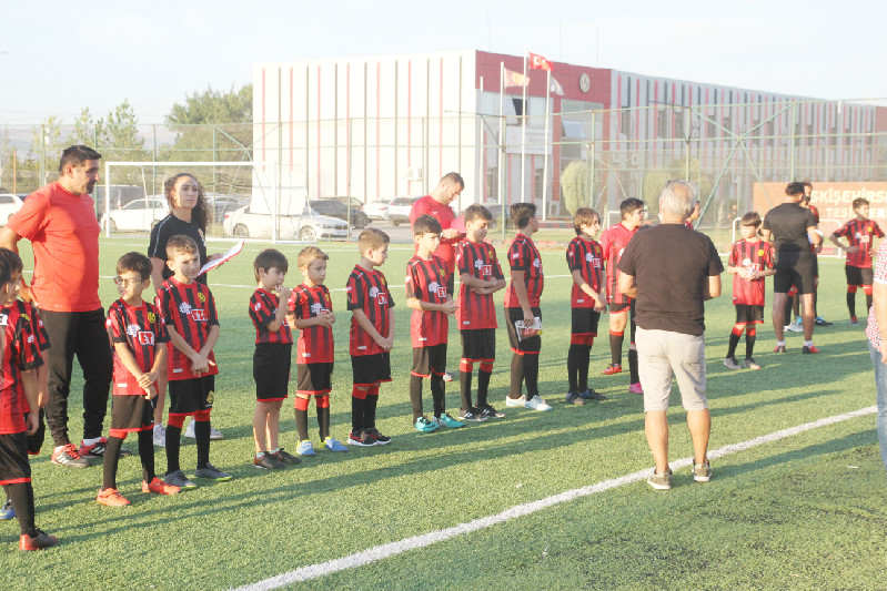 ES-ES FABRİKA İLGİ BEKLİYOR