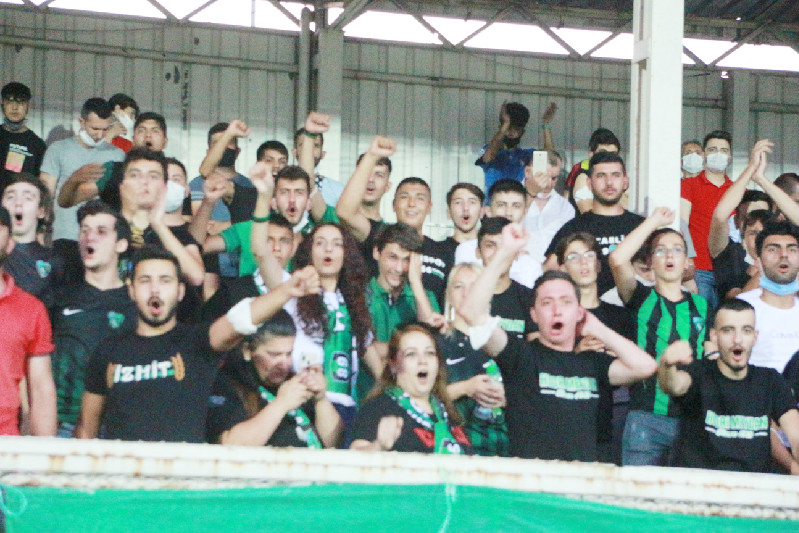 MEŞALELERLE KARŞILADILAR