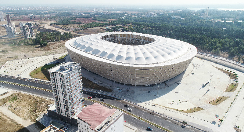 YENİ ADANA STADYUMUNA  HİBRİT ÇİM SERİMİ YAPILDI