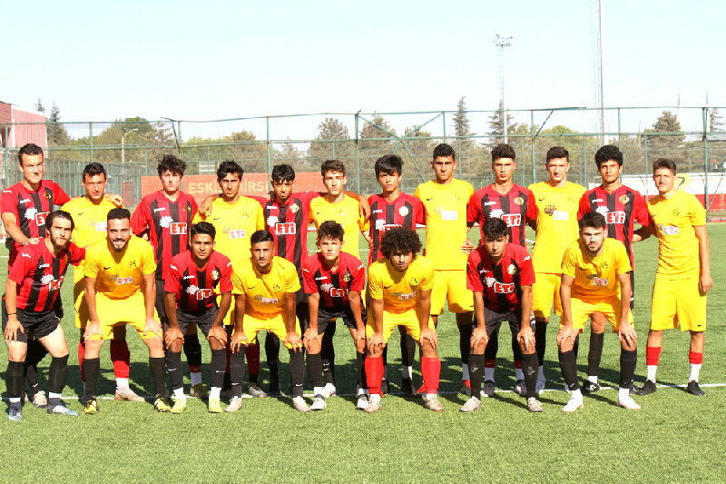 Gençlere yakın takip