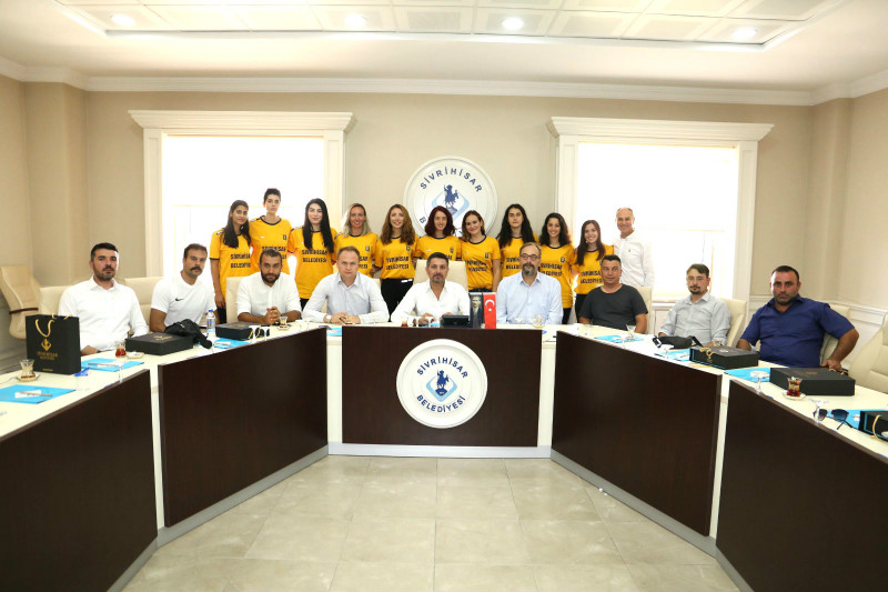 SİVİRİHSARSPORDAN GÖVDE GÖSTERİSİ