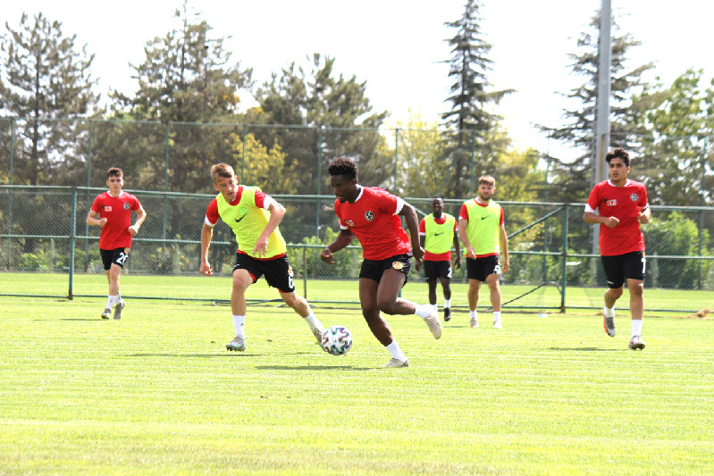 İLK MAÇ GAZİANTEP FK İLE