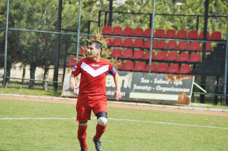 HEDEFİ 65 YAŞINA KADAR OYNAMAK