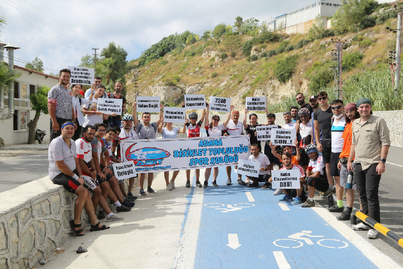 "KADIN CİNAYETLERİ VE BİSİKLETLİ ÖLÜMLER         SON BULSUN" DİYE PEDAL ÇEVİRDİLER