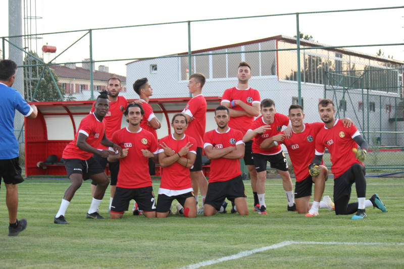 ES-ESTE TEMPO OLDUKÇA YÜKSEK