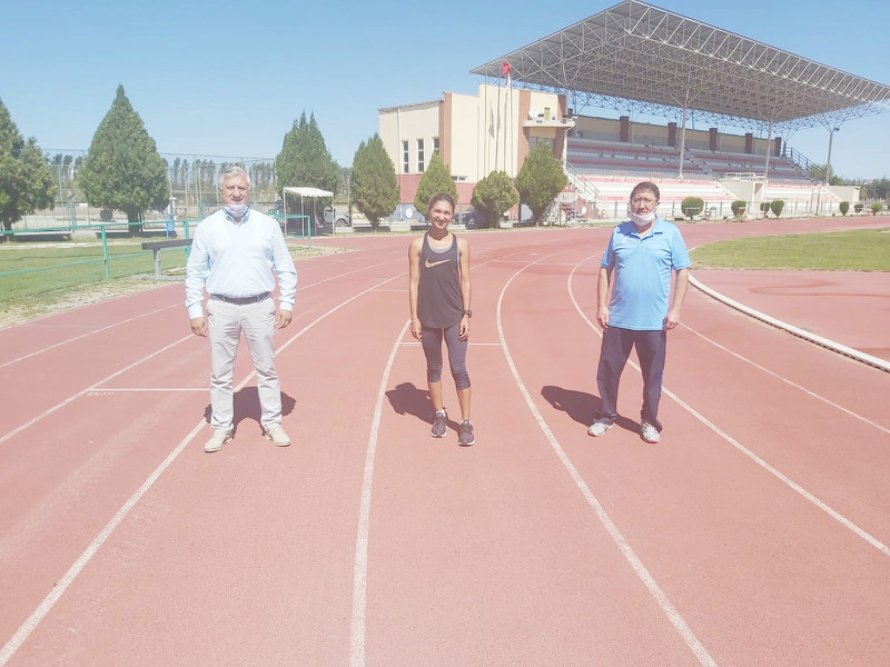 GAMZE BULUT DUVAR PİSTLERE DÖNDÜ