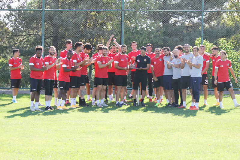 MUTLU YILLAR MUSTAFA HOCA