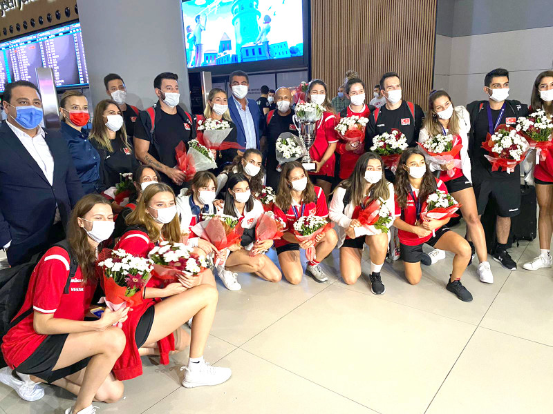 İKİ ZAFERİ BİR ARADA YAŞADIK