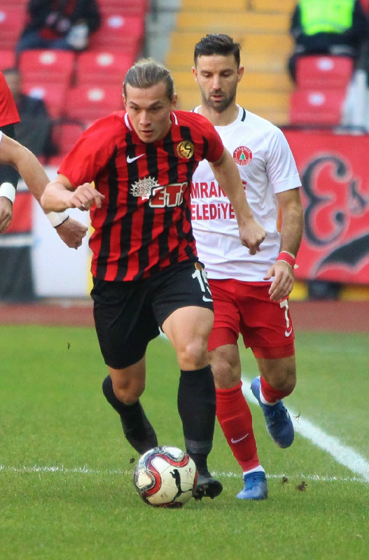 ALPEREN KOCABAŞ KONYASPOR YOLUNDA