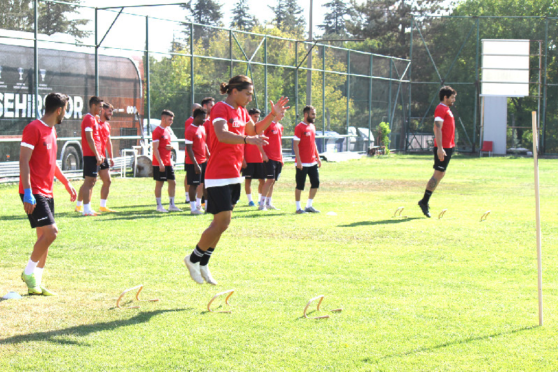 ŞİMŞEKLERDE DURMAK YOK