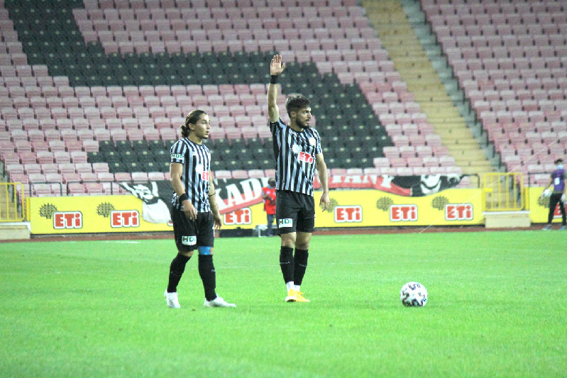 KANATLARDA HAREKETLİYDİLER