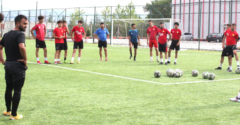 ALT YAPI ANTRENÖRLERİNİN TESTİ NEGATİF ÇIKTI