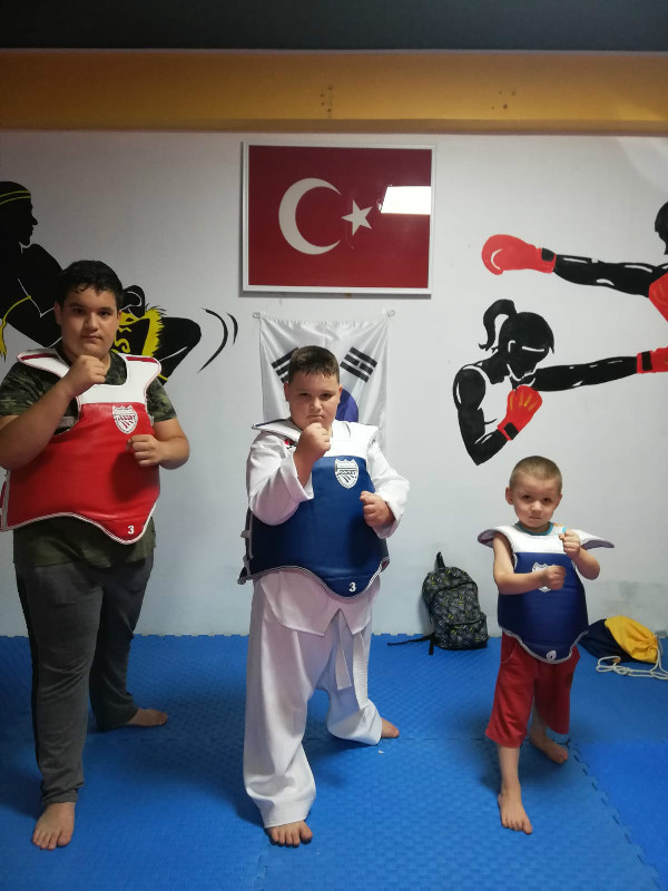 ESFİT EMEKE RENK GETİRDİ