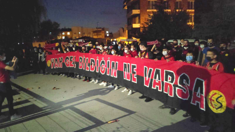 SİNAN ÖZEÇOĞLU’NUN EVİNE YÜRÜDÜLER