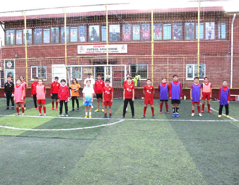 FUTBOL AKADEMİSİNDE İŞLER YOLUNDA