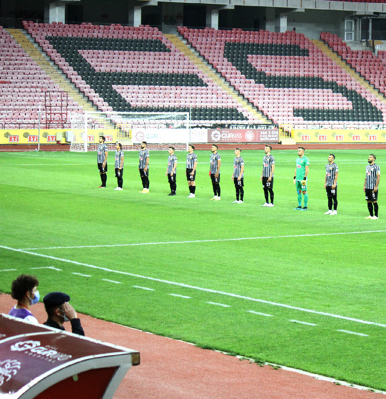 AŞKIN TERLİ FORMALARI YETER Kİ YİNE ISLAK OLSUN