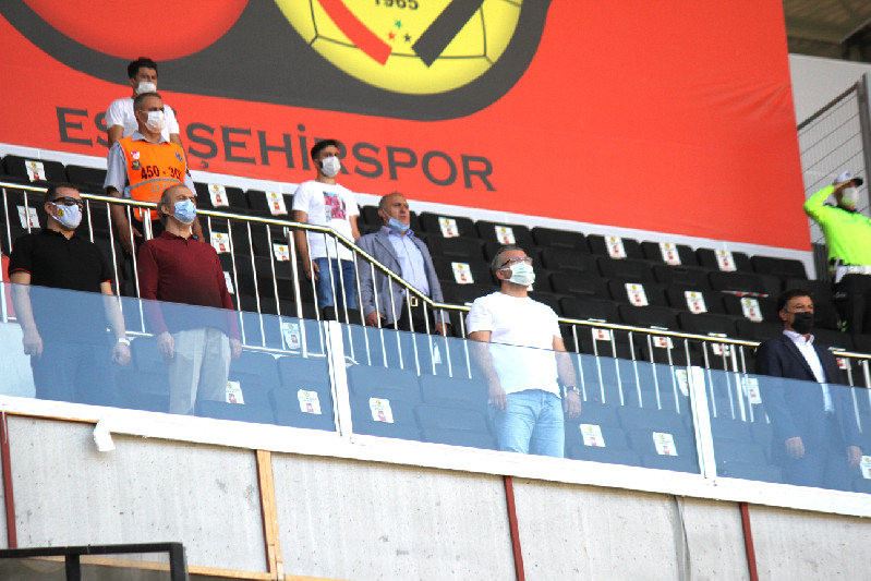 HEYECANLA İZLEDİLER