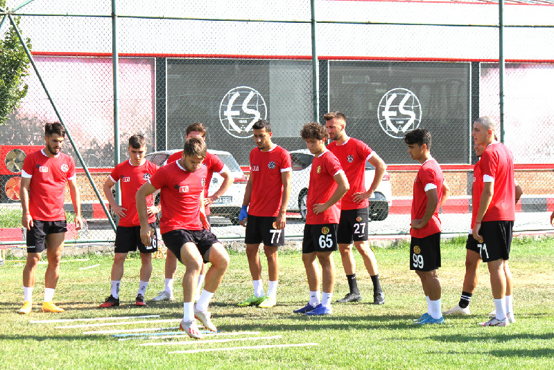 ŞİMŞEKLER TOPLANIYOR