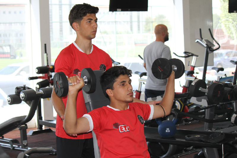 HOCAMIZIN BİR HAVUZ SİSTEMİ VAR