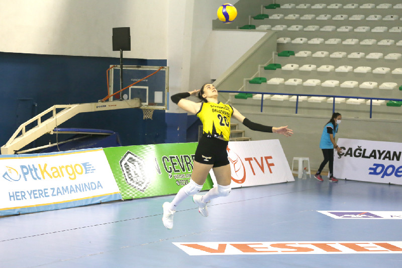 SİVRİHİSARSPOR YÜKSEK UÇUYOR