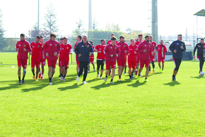 MAÇ SAATİNİ  BEKLİYORUZ