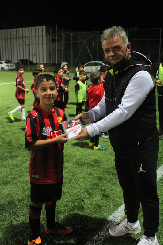 ÖDÜLÜ HAK ETTİLER