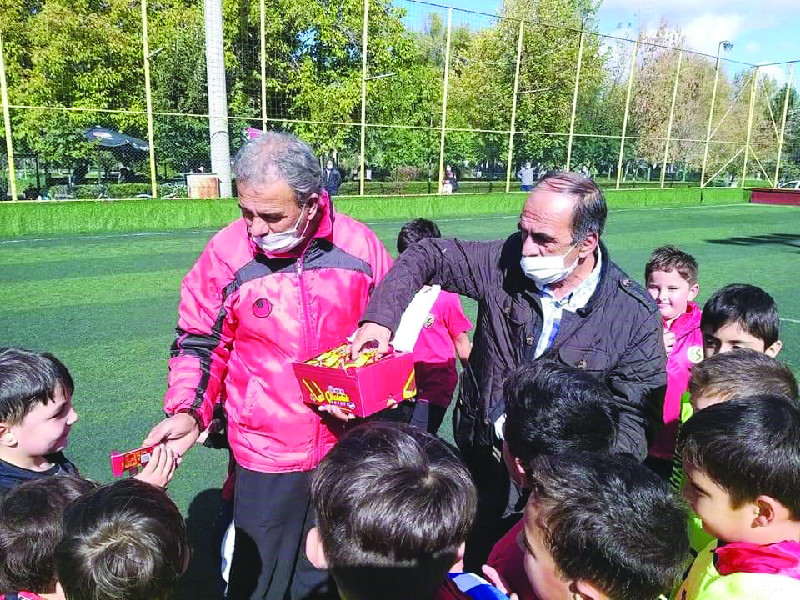 ÖDÜLLERİ BAŞKAN TETİK VERDİ