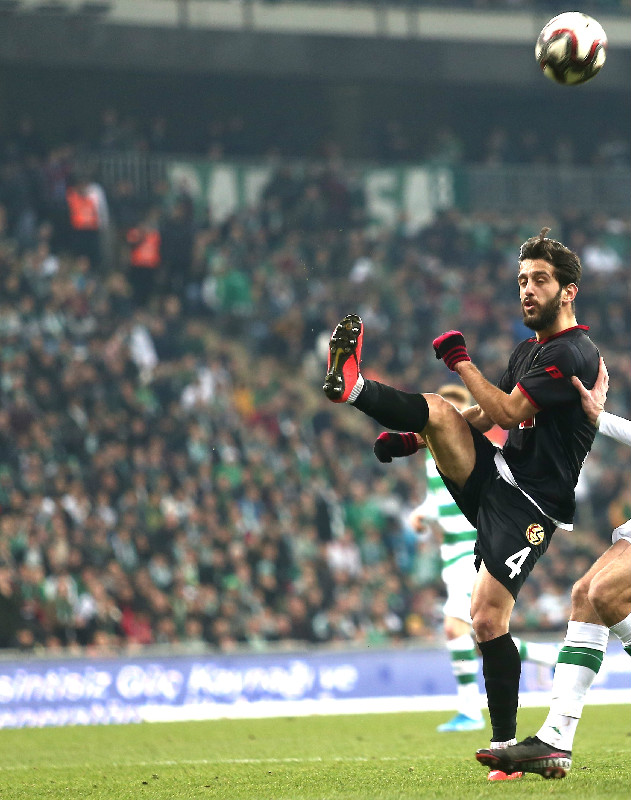 MEVLÜT SAVUNMADAN  ÇIKIŞLARDA KUSURSUZ