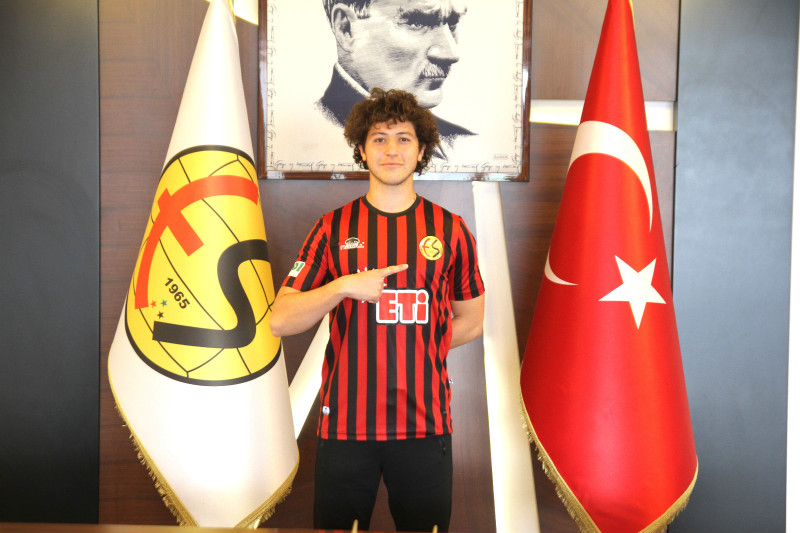 GÖKTUĞ İMZAYI ATTI