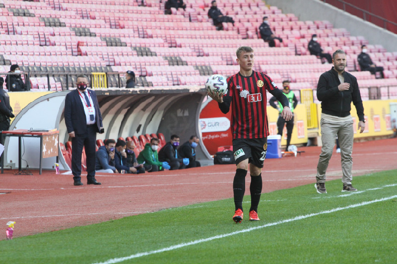 BİLAL ÜZERİNE KOYUYOR