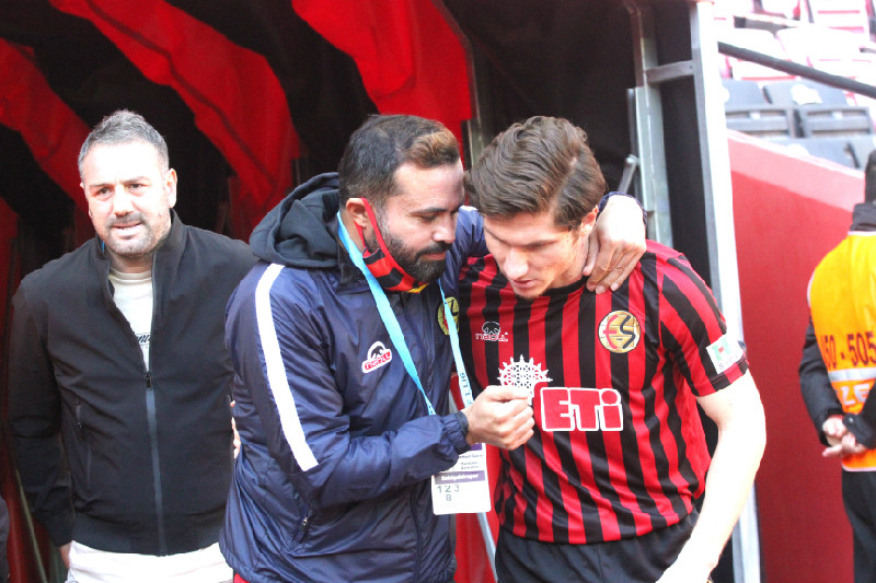 SON TAKTİKLER  HÜRRİYETDEN