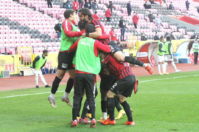 NE ÖLDÜRÜYOR NE GÜLDÜRÜYOR