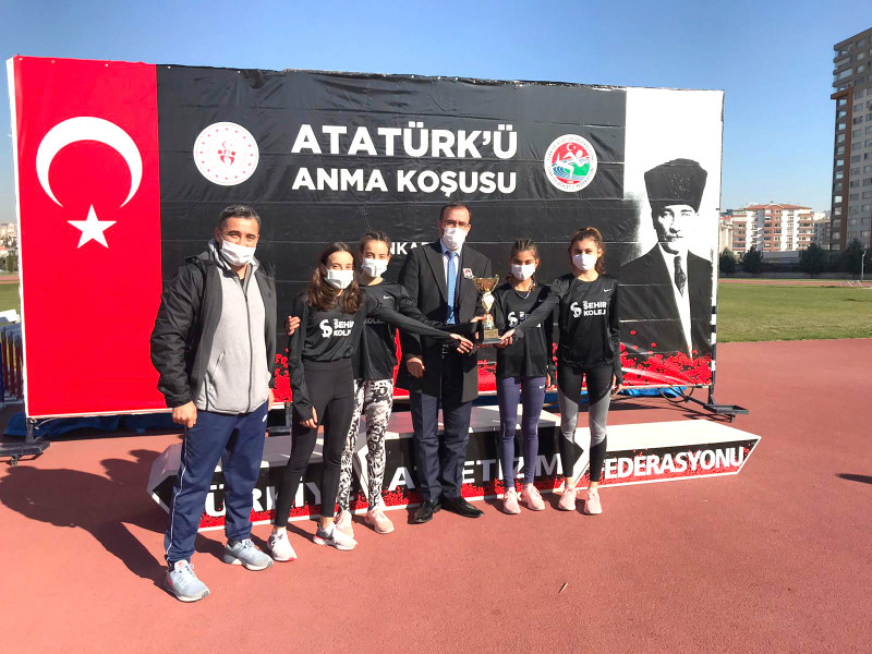 AYÇA FİDANOĞLU ANLAMLI KOŞUDA  İKİNCİ OLMAYI BAŞARDI