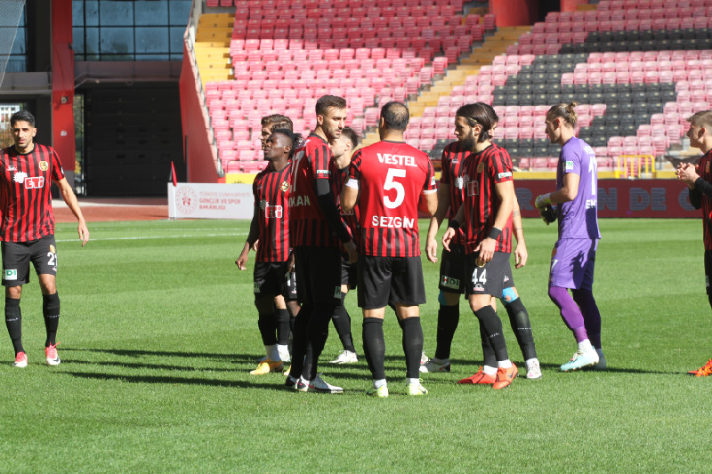 9 MAÇTA 25 OYUNCU FORMA GİYDİ