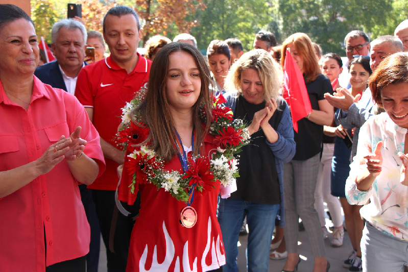 OLİMPİYATLARDA BİR İLKİ GERÇEKLEŞTİRMEK İSTİYORUM