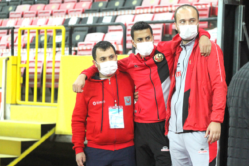 SAKATLIKLARI SÜRÜYOR