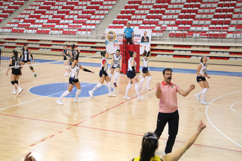 SİVRİHİSAR’A ŞAMPİYONLUK KUPASI  GETİRMEYİ ÇOK İSTİYORUZ