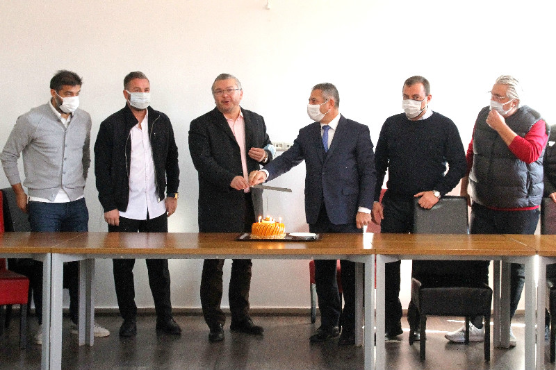 MUTLU YILLAR BAŞKAN