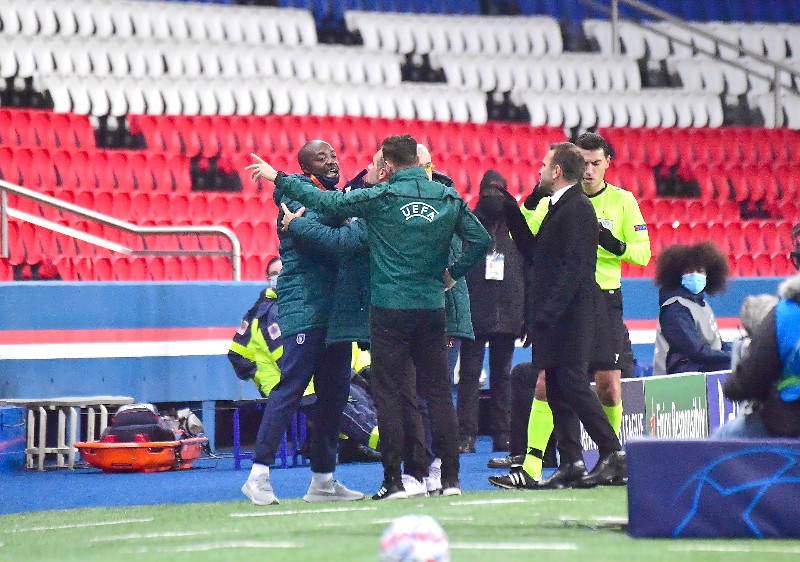 BAŞAKŞEHİRDEN IRKÇILIĞA     KARŞI TARİHİ PROTESTO