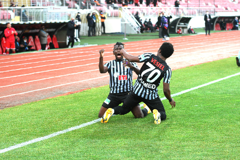 TEK KELİME İLE YAZIK OLDU