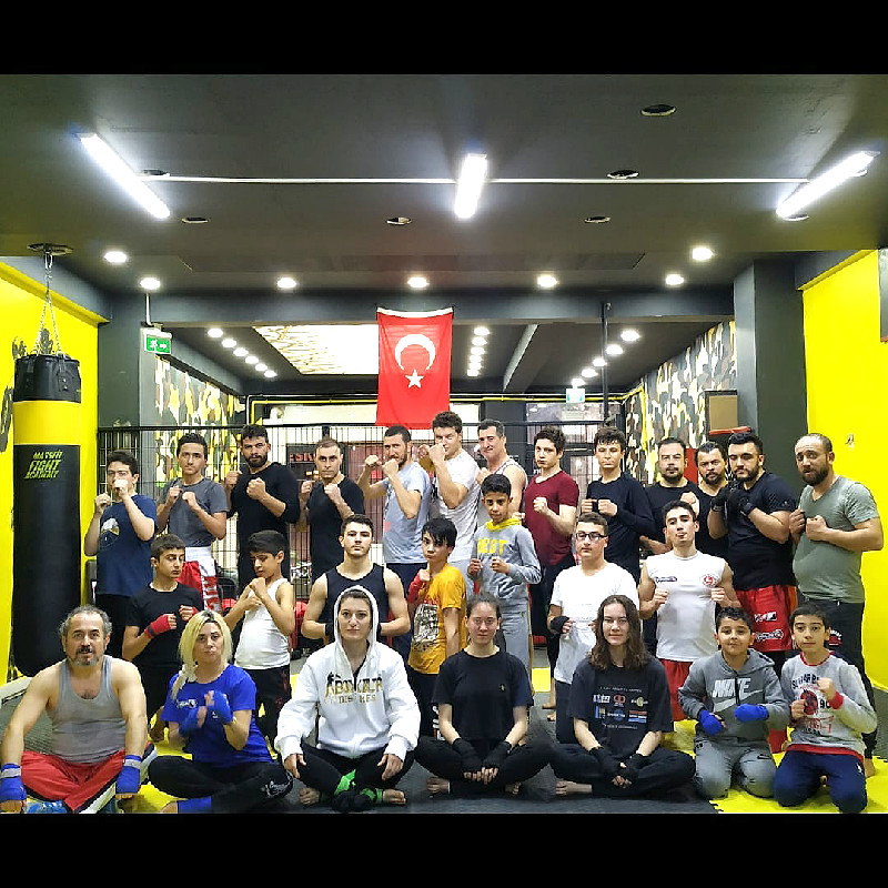 HESKES KİCK-BOKS YAPACAK