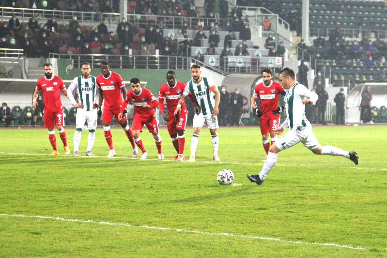 ADANA DEMİRSPORDA  ORTALIK TOZ DUMAN