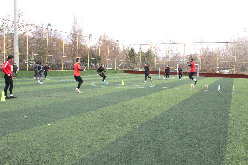 GENÇ ŞİMŞEKLER DE TEMPO YÜKSEK